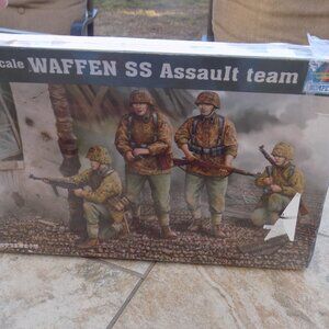 WAFFEN Trumpeter SS ASULT TEAM MODEL KIT MILITARY 1/35 UNOPEN